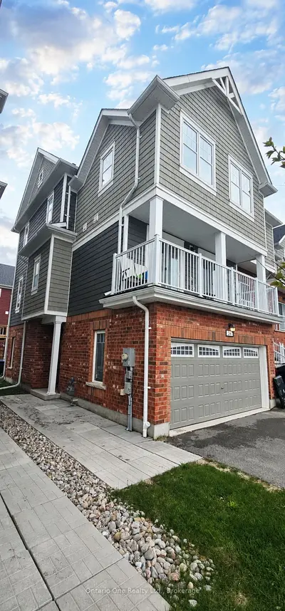 Att/Row/Townhouse in Wasaga Beach