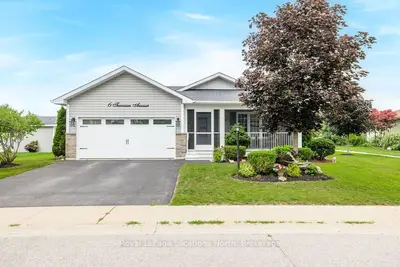 Detached in Wasaga Beach