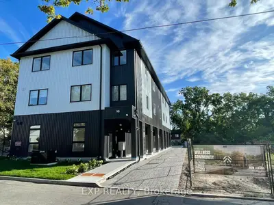 145 Clapperton Street 304, Barrie, On L4m 3g3