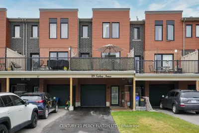 Att/Row/Townhouse in Barrie