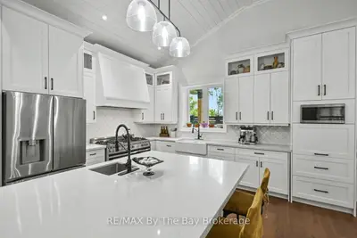 208 Thomas Street, Clearview, On L0m 1s0