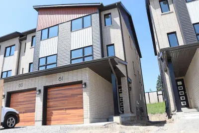 Att/Row/Townhouse in Barrie