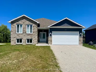 Detached in Wasaga Beach