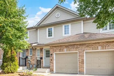 Condo Townhouse in Barrie