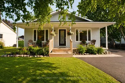 Detached in Clearview