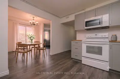 Att/Row/Townhouse in Barrie