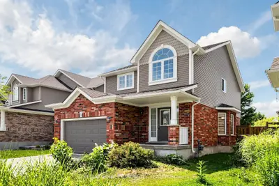 18 Davis Street, Collingwood, On L9y 0c9