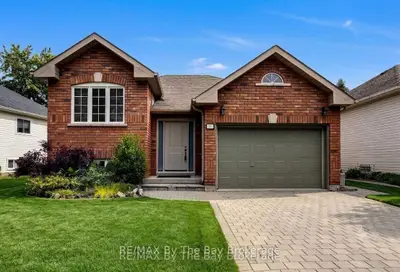 Detached in Wasaga Beach
