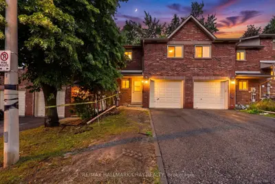 Condo Townhouse in Barrie
