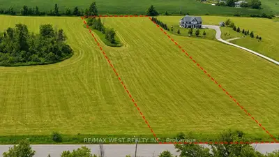 22 Sydenham Trail W, Clearview, On L0m 1h0