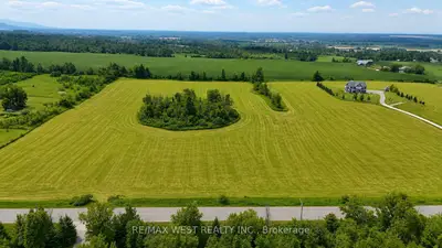 22 Sydenham Trail W, Clearview, On L0m 1h0