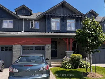 Condo Townhouse in Collingwood