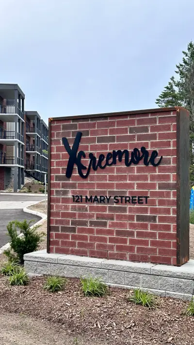 Condo Apartment in Clearview
