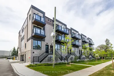 Condo Townhouse in Barrie