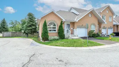 Condo Townhouse in Barrie