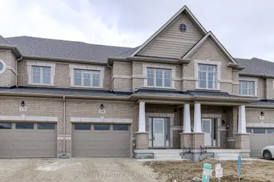 Att/Row/Townhouse in Wasaga Beach
