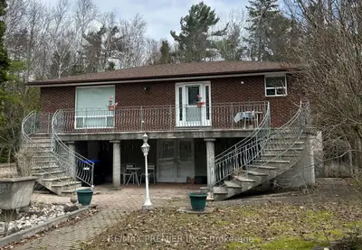 Detached in Wasaga Beach