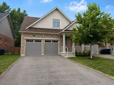 Att/Row/Townhouse in Wasaga Beach