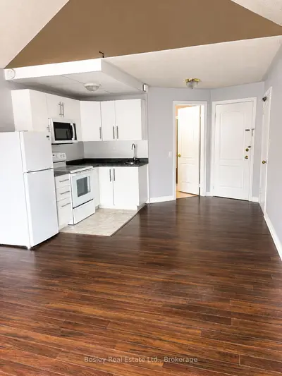 Condo Townhouse in Collingwood