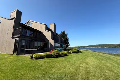 Condo Townhouse in Penetanguishene