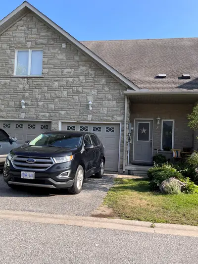 Att/Row/Townhouse in Barrie