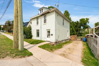 Detached in Orillia
