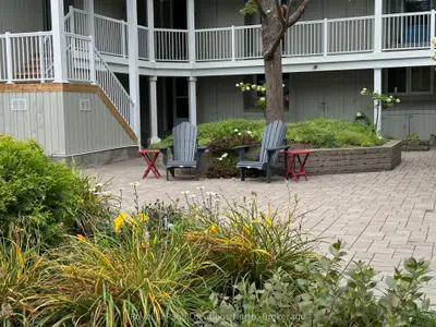 Condo Apartment in Collingwood