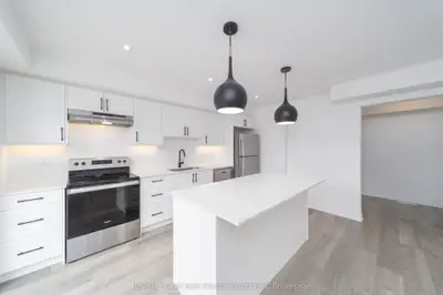 Att/Row/Townhouse in Barrie