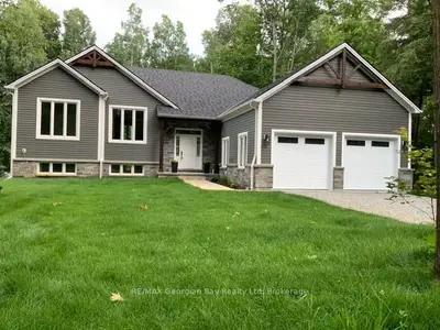 5 Oakwood Avenue N, Tiny, On L9m 0j2