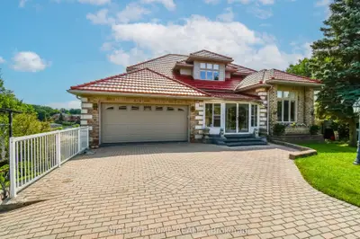 11 Thackeray Crescent, Barrie, On L4n 6j6
