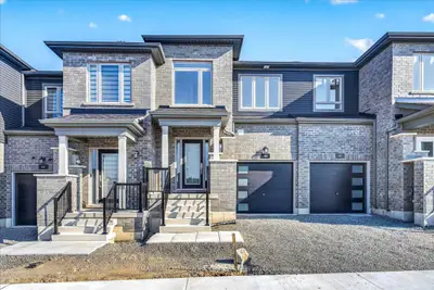 Att/Row/Townhouse in Barrie