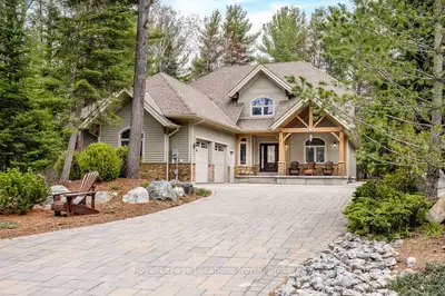 Detached in Wasaga Beach