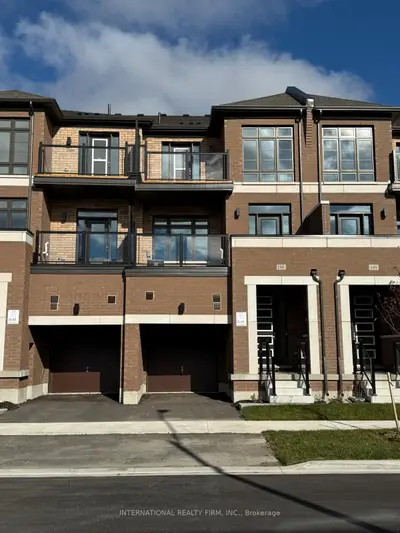 Att/Row/Townhouse in Barrie