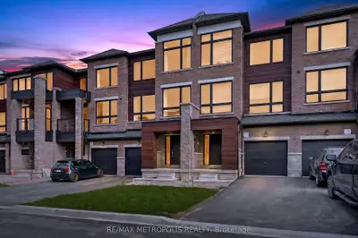 Att/Row/Townhouse in Barrie