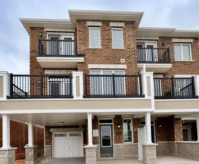 Att/Row/Townhouse in Barrie