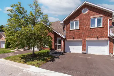 Condo Townhouse in Barrie