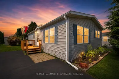 Detached in Wasaga Beach