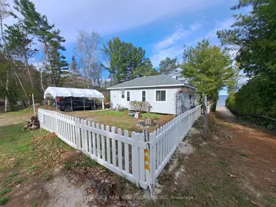4 Pinewood Drive, Tiny, On L0l 2t0