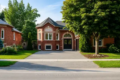 Detached in Wasaga Beach