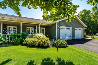Att/Row/Townhouse in Penetanguishene
