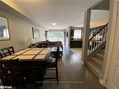63 Sydenham, Barrie, On L4m 6r5