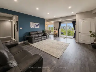 Condo Apartment in Barrie