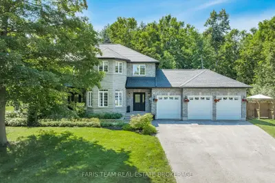 2122 Fern Glen Court, Severn, On L3v 0e8