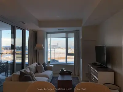 Condo Apartment in Collingwood