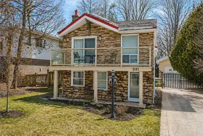 Detached in Wasaga Beach