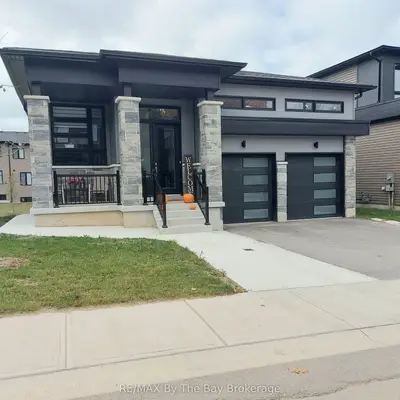Detached in Wasaga Beach