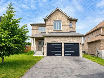 Detached in Wasaga Beach