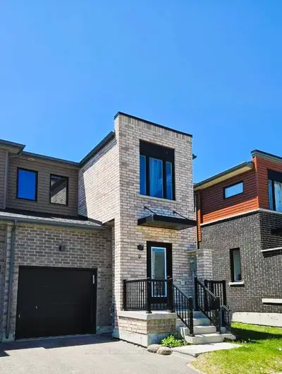Att/Row/Townhouse in Barrie