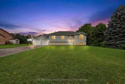 Detached in Wasaga Beach