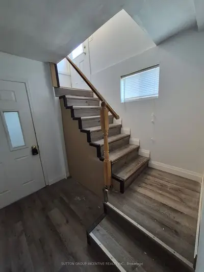 211 Cliff Road Lower, Barrie, On L4n 3x5